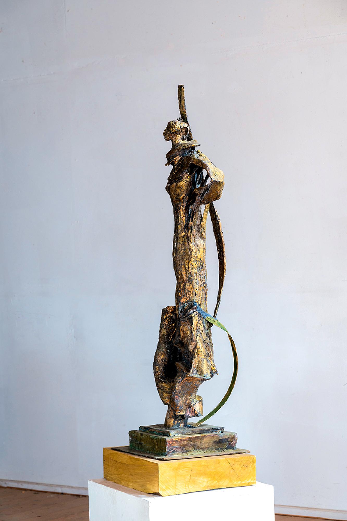 Leonard Lorenz: Reality
2023 ▪ 155 x 44 x 40 cm ▪ bronze